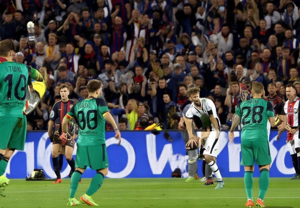 巴塞罗那VS尤文图斯：欧冠巅峰对决战术解析与关键时刻回顾(图2)